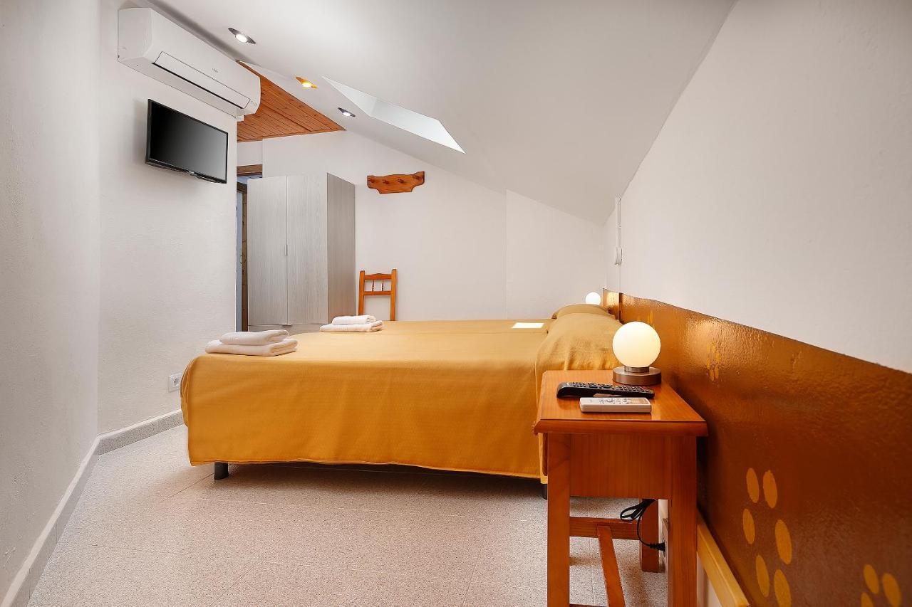 Albergue Sierra De Arbe Naval Rum bild
